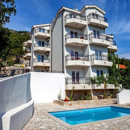 Villa Maria Apartments 卡梅纳里 外观 照片