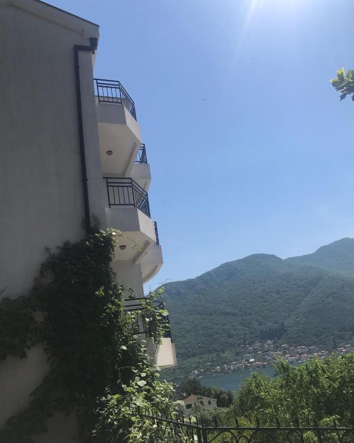 Villa Maria Apartments 卡梅纳里 外观 照片